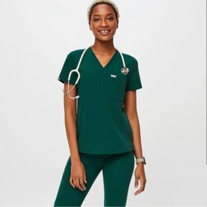 NWT FIGS CATARINA ONE POCKET HUNTER GREEN SCRUB TOP